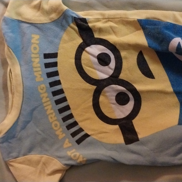 Boys Dispicable Me pajama set size 3T - Picture 2 of 3
